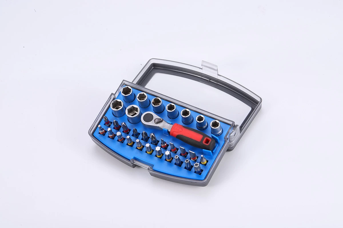 مجموعة من 32 قطعة من رؤوس المقبس والسقاطة