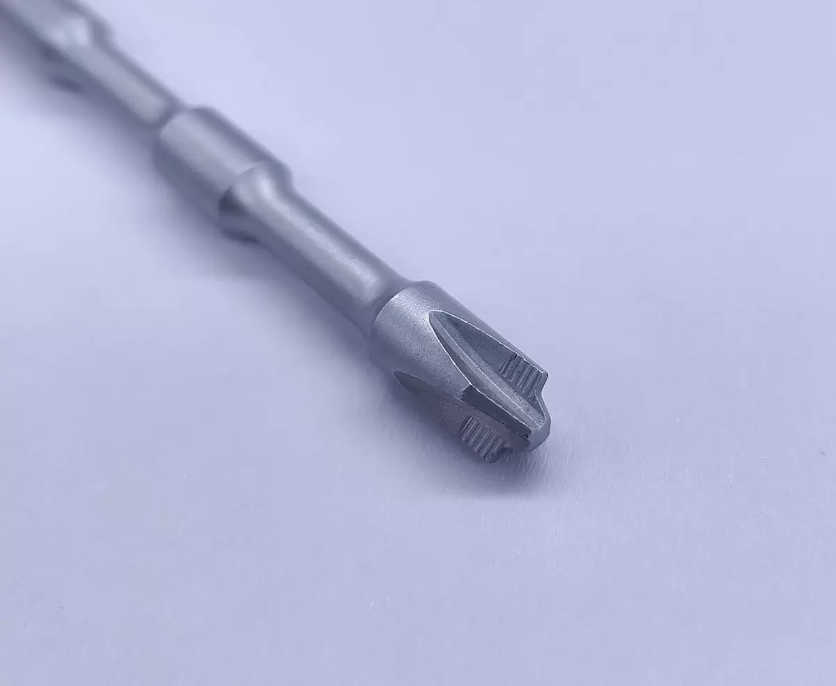 رؤوس مفكات براغي متقاطعة ومشقوقة